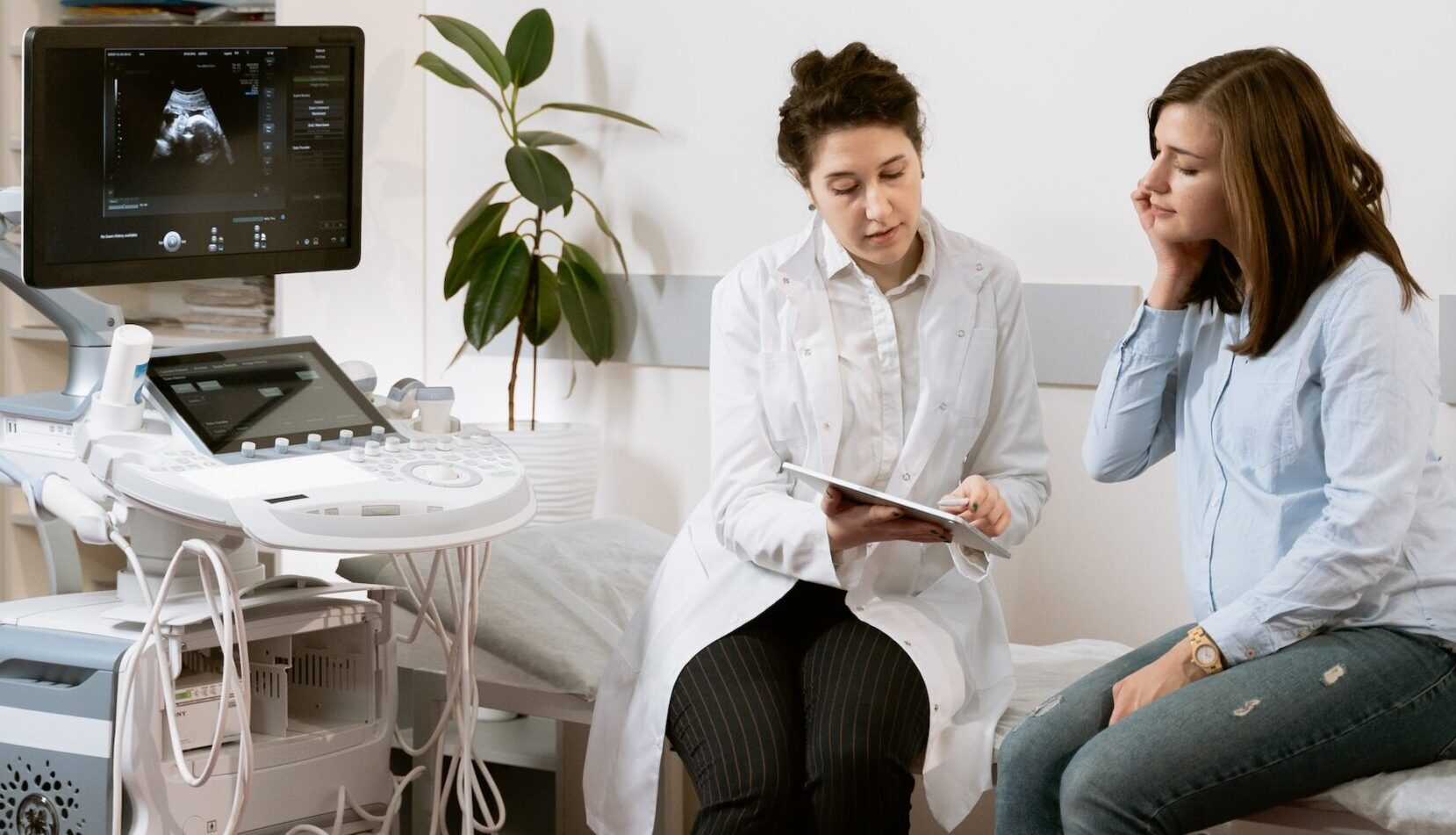 patient and doctor discussing Stemcell Treatment